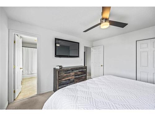 386 Cooke Crescent, Kingston, ON - Indoor Photo Showing Bedroom