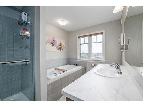 1104 Barrow Avenue, Kingston, ON - Indoor Photo Showing Bathroom