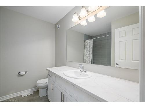 1104 Barrow Avenue, Kingston, ON - Indoor Photo Showing Bathroom
