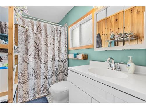 3041 Highway 41, Roblin, ON - Indoor Photo Showing Bathroom
