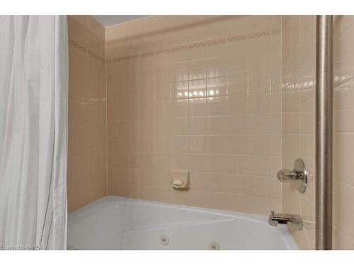 505-115 Barrett Court, Kingston, ON - Indoor Photo Showing Bathroom