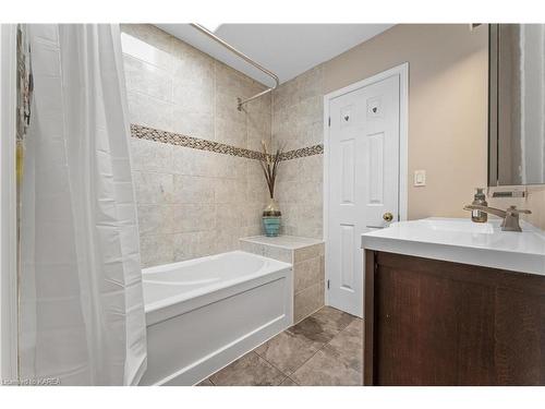 315 Amherst Drive, Amherstview, ON - Indoor Photo Showing Bathroom