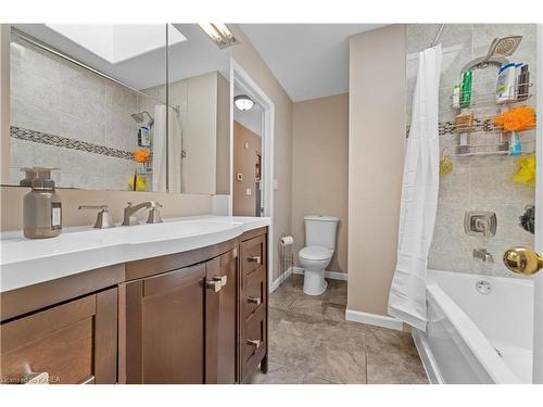 315 Amherst Drive, Amherstview, ON - Indoor Photo Showing Bathroom