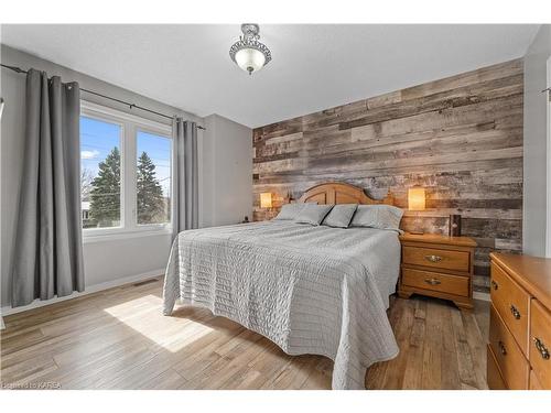 315 Amherst Drive, Amherstview, ON - Indoor Photo Showing Bedroom