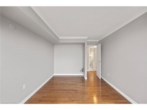 806-165 Ontario Street, Kingston, ON - Indoor Photo Showing Other Room