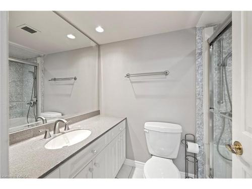 806-165 Ontario Street, Kingston, ON - Indoor Photo Showing Bathroom