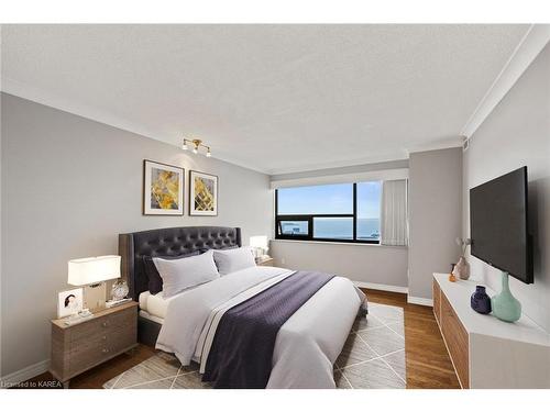 806-165 Ontario Street, Kingston, ON - Indoor Photo Showing Bedroom