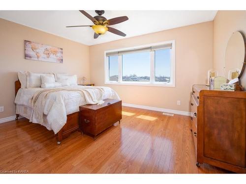 122 Islandview Drive, Amherstview, ON - Indoor Photo Showing Bedroom