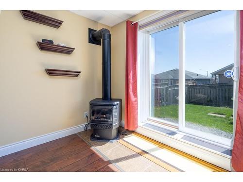 122 Islandview Drive, Amherstview, ON - Indoor With Fireplace