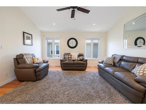 122 Islandview Drive, Amherstview, ON - Indoor Photo Showing Living Room