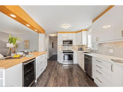 1256 Brackenwood Crescent, Kingston, ON - Indoor Photo Showing Kitchen With Upgraded Kitchen