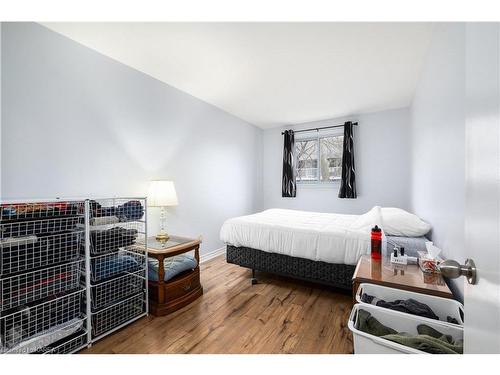 211-316 Kingsdale Avenue, Kingston, ON - Indoor Photo Showing Bedroom