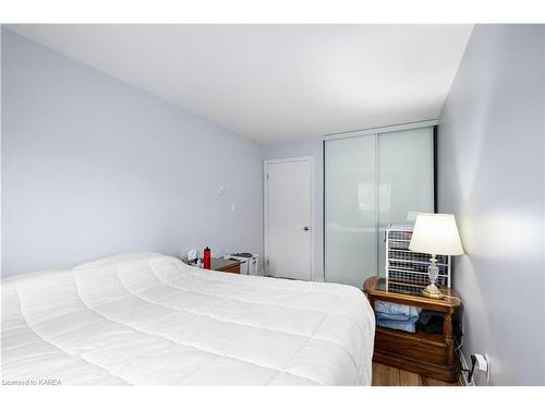 211-316 Kingsdale Avenue, Kingston, ON - Indoor Photo Showing Bedroom