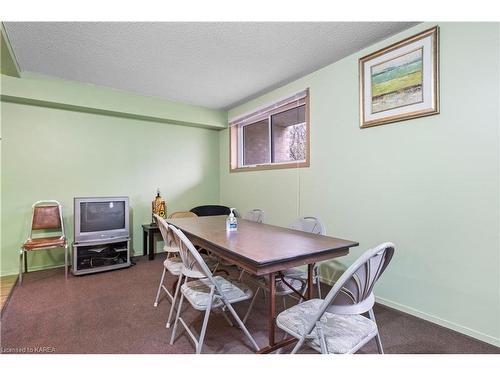 211-316 Kingsdale Avenue, Kingston, ON - Indoor Photo Showing Dining Room