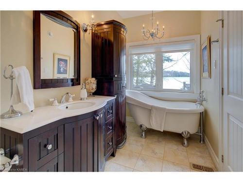 2000 Brewer Road, Sharbot Lake, ON - Indoor Photo Showing Bathroom