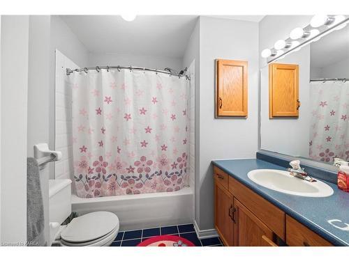 71 Dalgleish Avenue, Kingston, ON - Indoor Photo Showing Bathroom