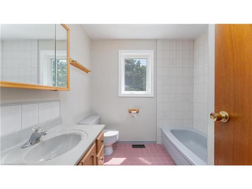 16 Cypress Lane, Battersea, ON - Indoor Photo Showing Bathroom