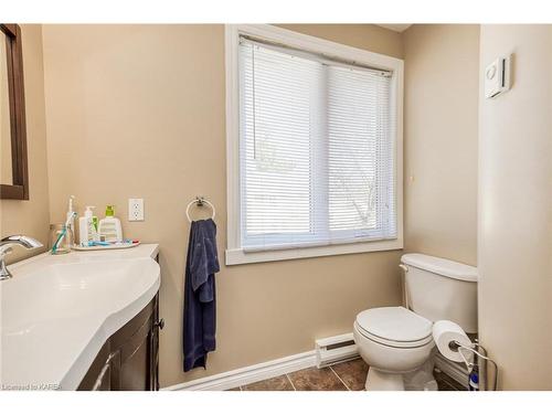 3 Sharmans Lane, Kingston, ON - Indoor Photo Showing Bathroom
