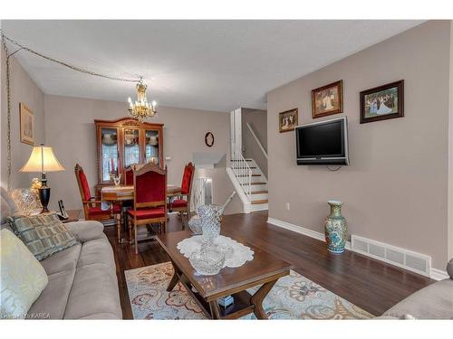 187 Sutherland Drive, Kingston, ON - Indoor Photo Showing Living Room