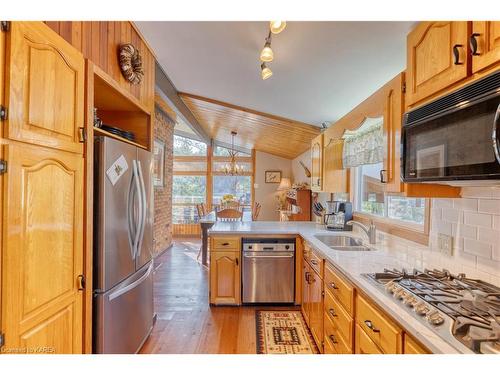 108 Killenbeck Lane, Lansdowne, ON - Indoor Photo Showing Kitchen With Double Sink