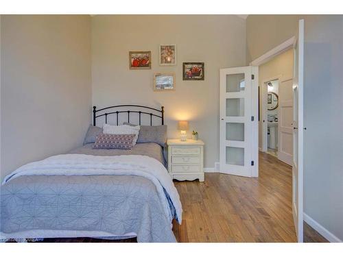 5537 Wilmer Road, South Frontenac, ON - Indoor Photo Showing Bedroom