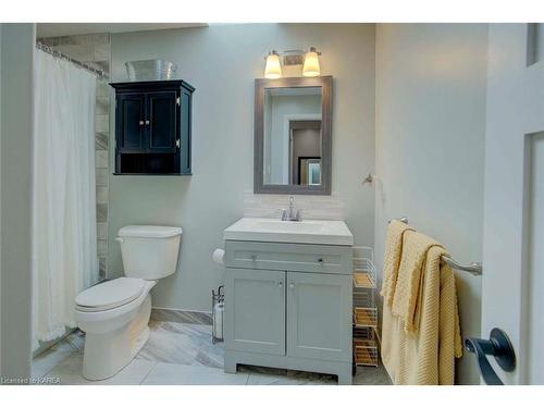 5537 Wilmer Road, South Frontenac, ON - Indoor Photo Showing Bathroom