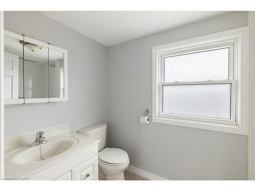 608 Bagot Street, Kingston, ON - Indoor Photo Showing Bathroom