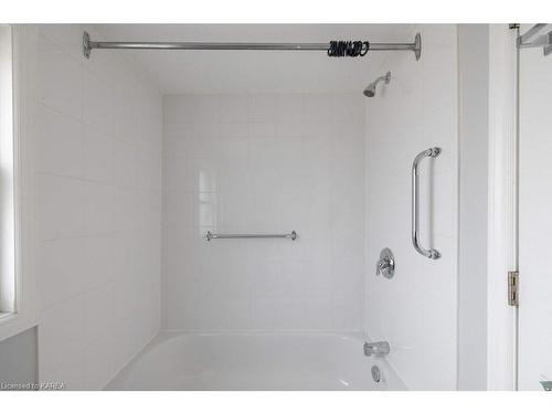608 Bagot Street, Kingston, ON - Indoor Photo Showing Bathroom
