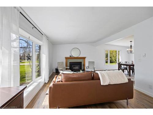 200 Old Orchard Road, Bath, ON - Indoor Photo Showing Living Room With Fireplace
