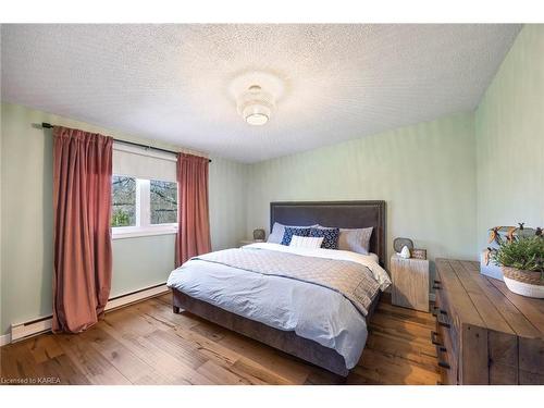 200 Old Orchard Road, Bath, ON - Indoor Photo Showing Bedroom