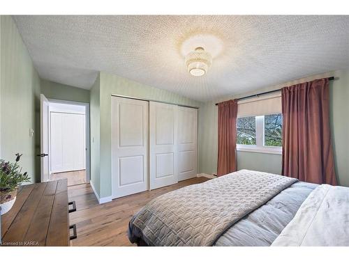 200 Old Orchard Road, Bath, ON - Indoor Photo Showing Bedroom