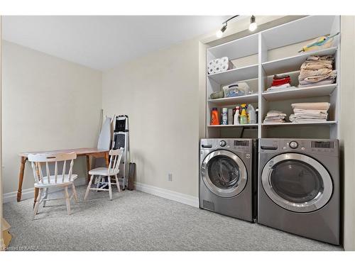 42 Wild Apple Lane, Elgin, ON - Indoor Photo Showing Laundry Room