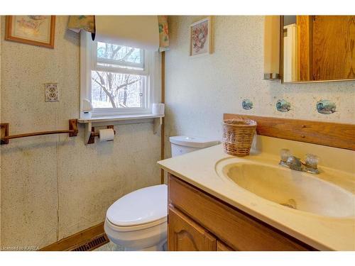 25 Cedar Lane, Westport, ON - Indoor Photo Showing Bathroom