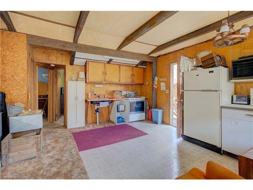 25 Cedar Lane, Westport, ON - Indoor Photo Showing Kitchen