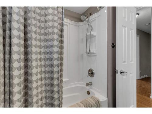 83 Virginia Street, Kingston, ON - Indoor Photo Showing Bathroom