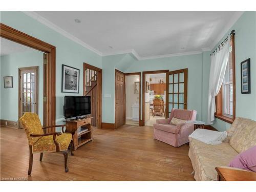 13 Windsor Drive, Gananoque, ON - Indoor Photo Showing Living Room