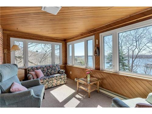 13 Windsor Drive, Gananoque, ON - Indoor Photo Showing Living Room
