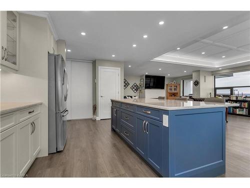 1207-165 Ontario Street, Kingston, ON - Indoor Photo Showing Kitchen With Upgraded Kitchen