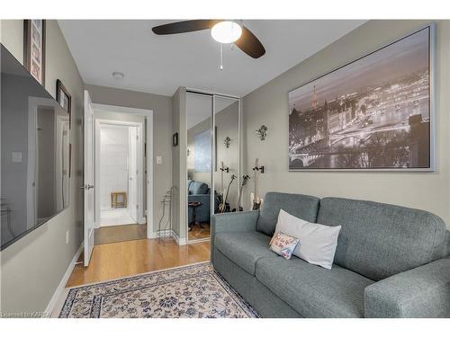 1207-165 Ontario Street, Kingston, ON - Indoor Photo Showing Living Room