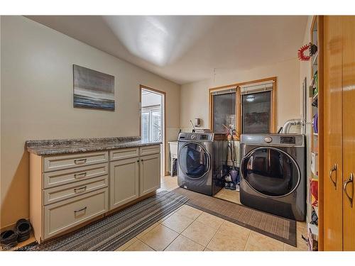 2 Creighton Drive, Odessa, ON - Indoor Photo Showing Laundry Room