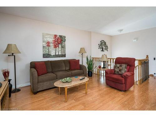 115 Pearl St Street, Deseronto, ON - Indoor Photo Showing Living Room