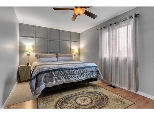 529 Davis Drive, Kingston, ON - Indoor Photo Showing Bedroom