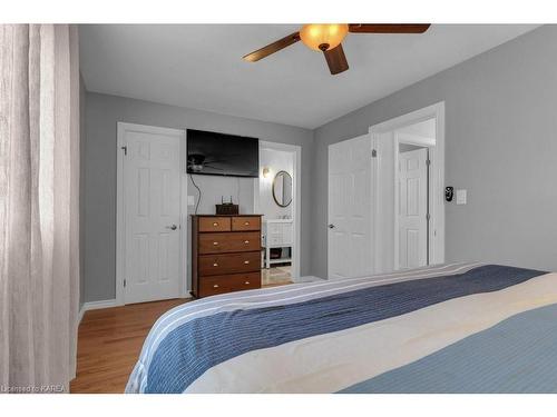 529 Davis Drive, Kingston, ON - Indoor Photo Showing Bedroom