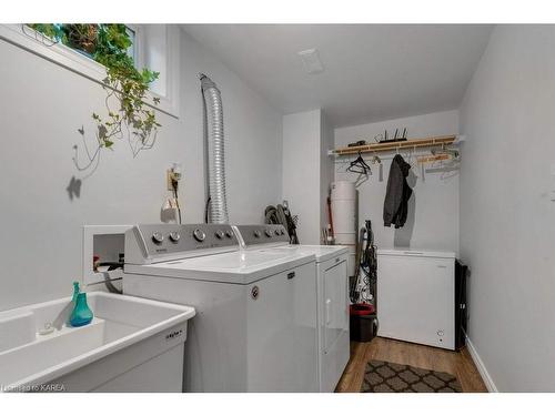 529 Davis Drive, Kingston, ON - Indoor Photo Showing Laundry Room