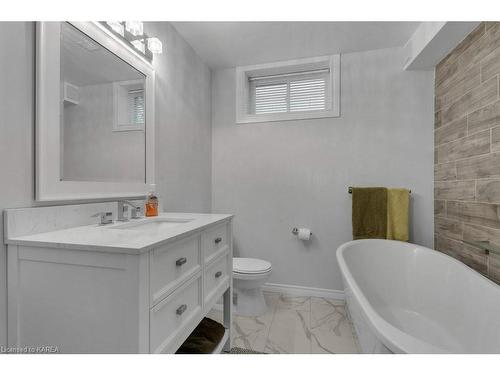 529 Davis Drive, Kingston, ON - Indoor Photo Showing Bathroom