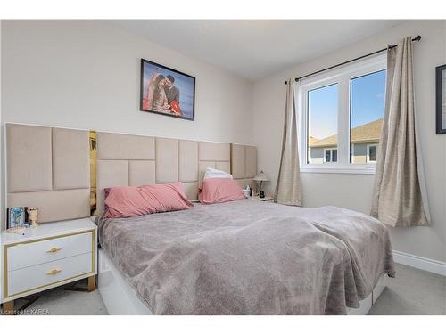 416 Beth Crescent, Kingston, ON - Indoor Photo Showing Bedroom
