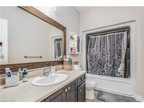 416 Beth Crescent, Kingston, ON - Indoor Photo Showing Bathroom
