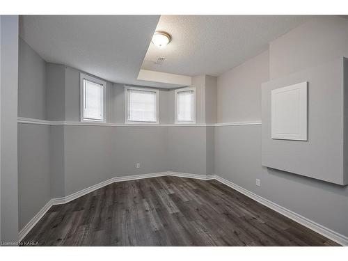 59 Glenora Drive, Bath, ON - Indoor Photo Showing Other Room