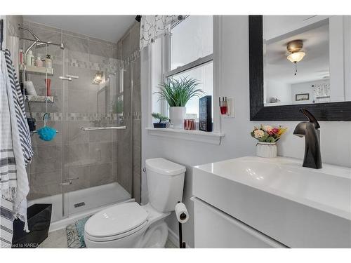 5153 Bath Rd Road, Bath, ON - Indoor Photo Showing Bathroom
