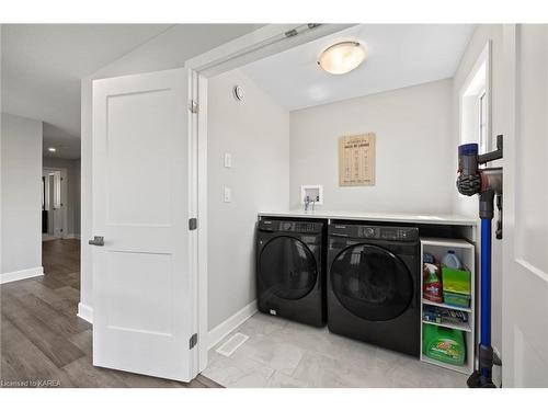 815 Riverview Way, Kingston, ON - Indoor Photo Showing Laundry Room